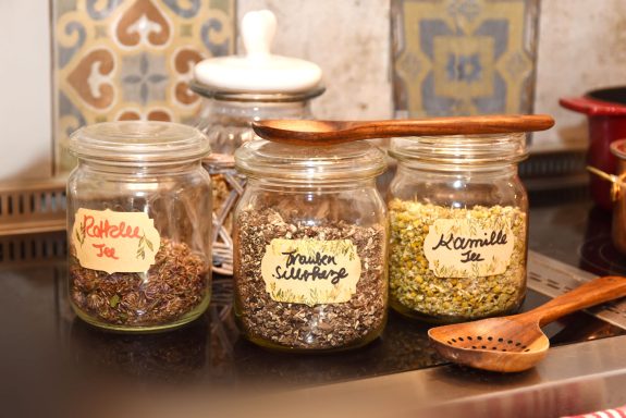 Gesammelte Natur-Schätzchen, getrocknete Kräuterkraft