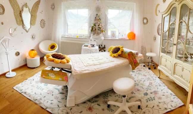 Das Sternenzimmer lädt zur Kräuterkraft-Massage ein